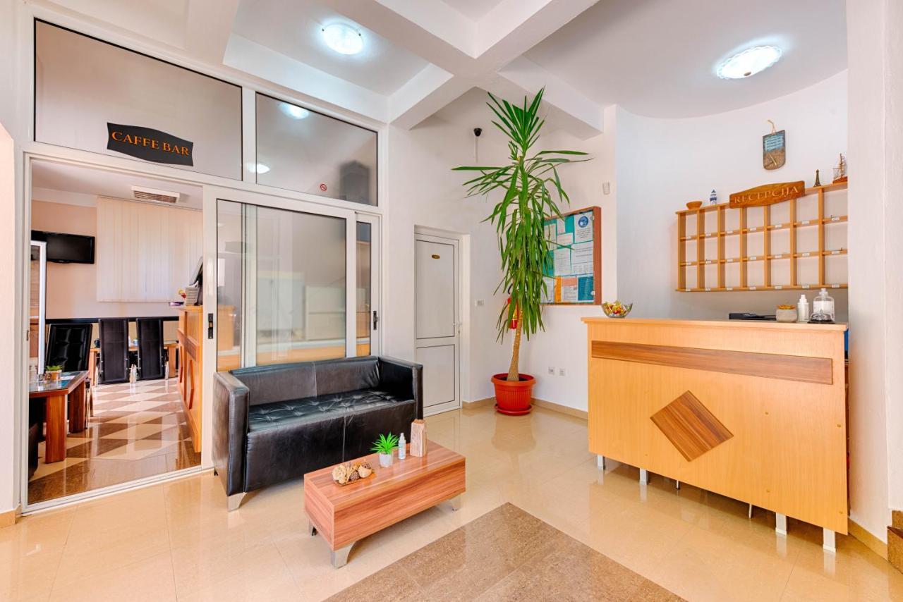 Hotel Dana Čanj 외부 사진