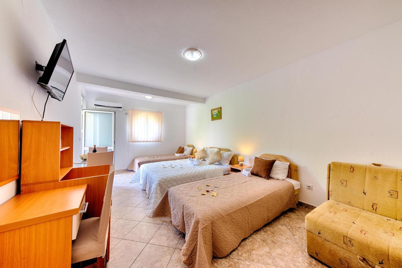 Hotel Dana Čanj 외부 사진